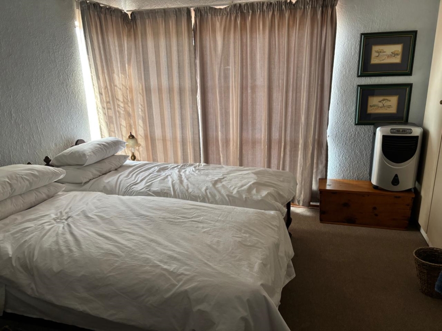 5 Bedroom Property for Sale in Safari Gardens North West